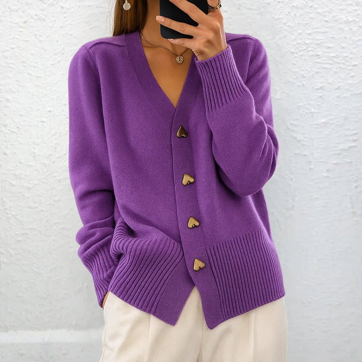 Lydia™ | Eleganter Pullover mit Herzknöpfen