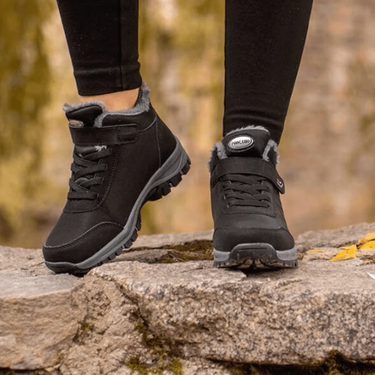 Finn | Gefütterte Winterstiefel mit Klettverschluss