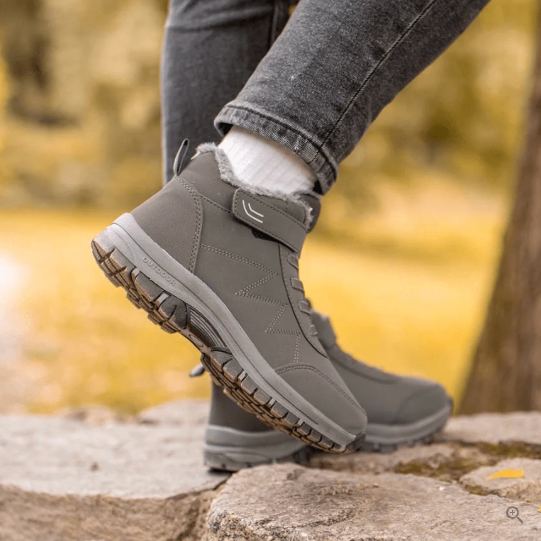 Finn | Gefütterte Winterstiefel mit Klettverschluss
