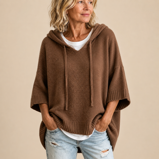 Oriana | Strickponcho mit Kapuze und Dreiviertelärmeln