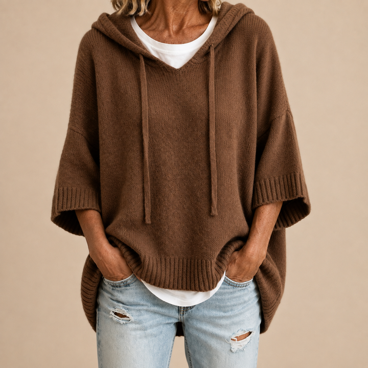 Oriana | Strickponcho mit Kapuze und Dreiviertelärmeln