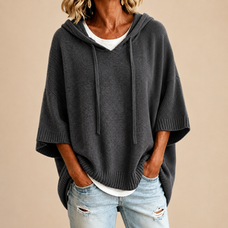 Oriana | Strickponcho mit Kapuze und Dreiviertelärmeln