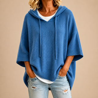 Oriana | Strickponcho mit Kapuze und Dreiviertelärmeln