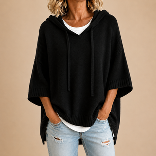 Oriana | Strickponcho mit Kapuze und Dreiviertelärmeln