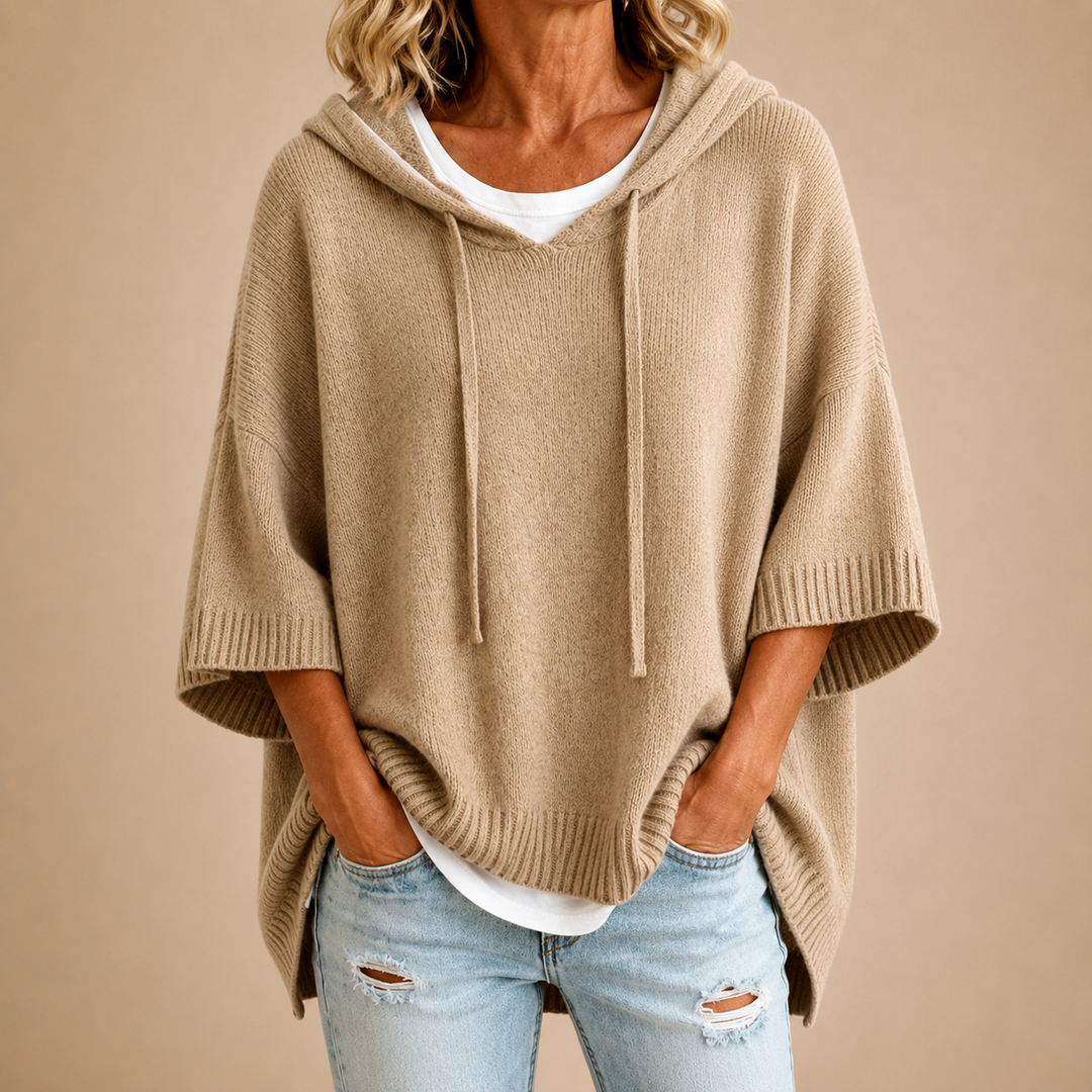 Oriana | Strickponcho mit Kapuze und Dreiviertelärmeln