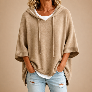 Oriana | Strickponcho mit Kapuze und Dreiviertelärmeln