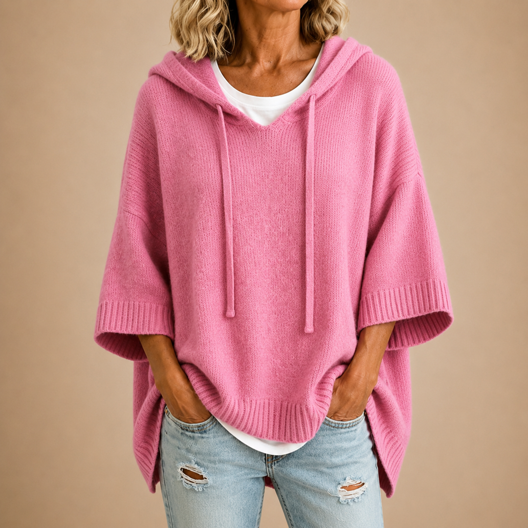 Oriana | Strickponcho mit Kapuze und Dreiviertelärmeln