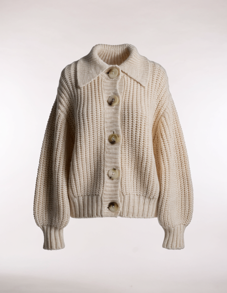 Lena Oversized Strickcardigan in Beige – Vorderansicht