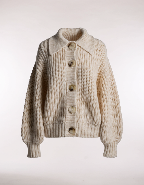 Lena Oversized Strickcardigan in Beige – Vorderansicht
